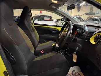 Toyota AYGO 1.0 VVT-i x-cite 3 Yellow Bi-Tone Euro 6 5dr