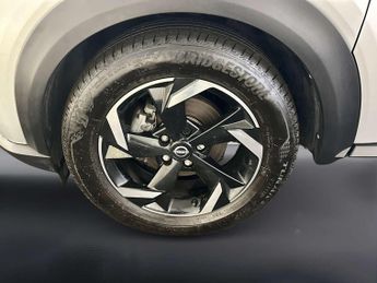 Nissan Juke 1.6 N-Connecta SUV 5dr Petrol Hybrid Auto Euro 6 (143 ps)