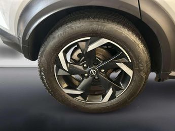 Nissan Juke 1.6 N-Connecta SUV 5dr Petrol Hybrid Auto Euro 6 (143 ps)