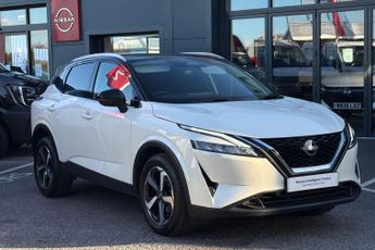 Nissan Qashqai 1.3 DiG-T 140 BHP N-Connecta Glass Roof5dr