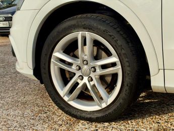 Audi Q3 2.0 TDI S line S Tronic quattro Euro 5 (s/s) 5dr