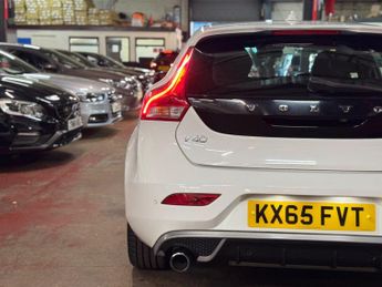 Volvo V40 2.0 T5 R-Design Lux Nav Hatchback 5dr Petrol Auto Euro 6 (s/s) (