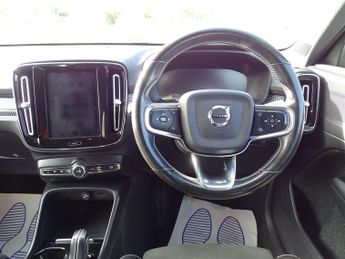 Volvo XC40 2.0 B4 MHEV R-Design Pro Auto Euro 6 (s/s) 5dr