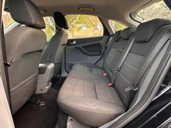 Ford Focus 1.6 Titanium Hatchback 5dr Petrol Automatic (184 g/km, 99 bhp)