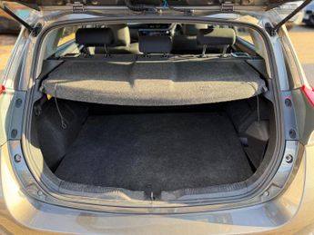 Toyota Auris 1.8 VVT-h Business Edition CVT Euro 6 (s/s) 5dr (Safety Sense)