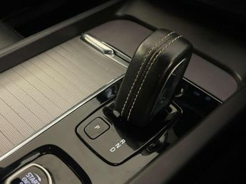 Volvo XC60 2.0 B5 MHEV R-Design Auto AWD Euro 6 (s/s) 5dr