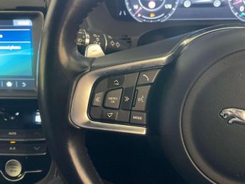 Jaguar F-PACE 2.0 P250i Chequered Flag SUV 5dr Petrol Auto AWD Euro 6 (s/s) (2