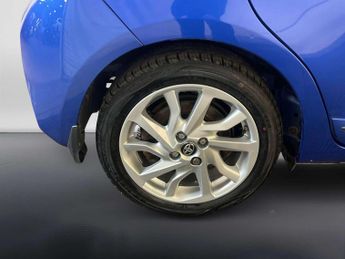 Toyota Yaris 1.5 VVT-h Y20 Bi-tone Hatchback 5dr Petrol Hybrid E-CVT Euro 6 (