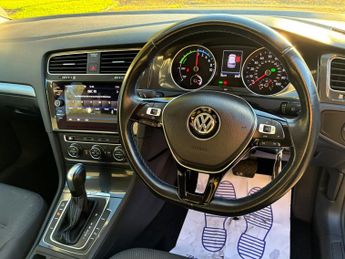 Volkswagen e-Golf 35.8kWh e-Golf Auto 5dr