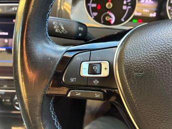 Volkswagen e-Golf 35.8kWh e-Golf Auto 5dr