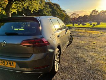 Volkswagen e-Golf 35.8kWh e-Golf Auto 5dr