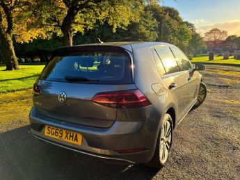 Volkswagen e-Golf 35.8kWh e-Golf Auto 5dr