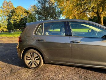 Volkswagen e-Golf 35.8kWh e-Golf Auto 5dr