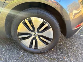 Volkswagen e-Golf 35.8kWh e-Golf Auto 5dr