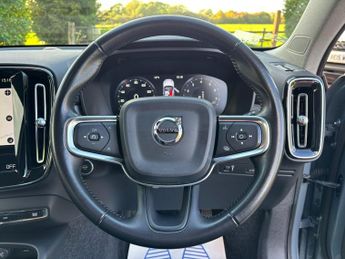 Volvo XC40 2.0 T4 Momentum Auto AWD Euro 6 (s/s) 5dr
