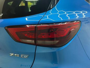 MG MG ZS 72.6kWh Trophy Connect Long Range Auto 5dr