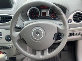 Renault Clio 1.6 VVT Initiale TomTom Auto Euro 4 5dr