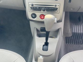 Renault Clio 1.6 VVT Initiale TomTom Auto Euro 4 5dr