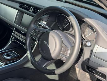 Jaguar XF 2.0d Portfolio Auto Euro 6 (s/s) 4dr