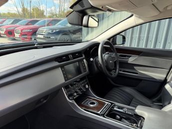 Jaguar XF 2.0d Portfolio Auto Euro 6 (s/s) 4dr