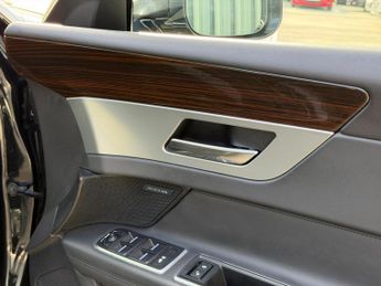 Jaguar XF 2.0d Portfolio Auto Euro 6 (s/s) 4dr