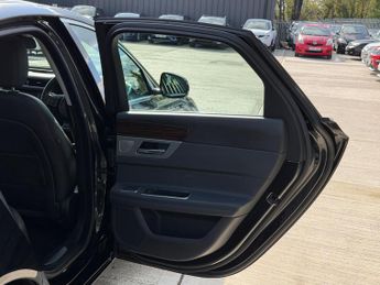 Jaguar XF 2.0d Portfolio Auto Euro 6 (s/s) 4dr