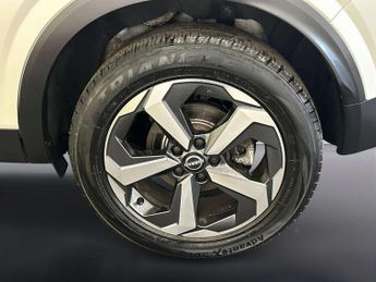Nissan Qashqai 1.3 DIG-T MHEV N-Connecta SUV 5dr Petrol Hybrid Manual Euro 6 (s