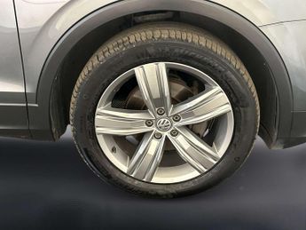 Volkswagen Tiguan 2.0 TDI SEL SUV 5dr Diesel Manual 4Motion Euro 6 (s/s) (150 ps)