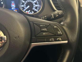 Nissan Qashqai 1.3 DIG-T N-Motion SUV 5dr Petrol Manual Euro 6 (s/s) (140 ps)