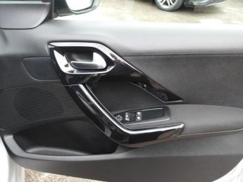 Peugeot 208 1.2 VTi Access+ Euro 5 5dr