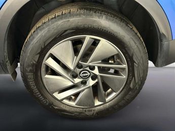 Nissan Qashqai 1.3 DIG-T MHEV Acenta Premium SUV 5dr Petrol Hybrid XTRON Euro 6