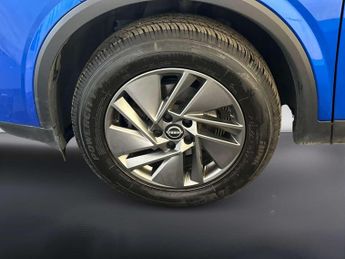 Nissan Qashqai 1.3 DIG-T MHEV Acenta Premium SUV 5dr Petrol Hybrid XTRON Euro 6
