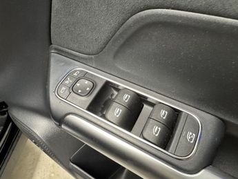 Mercedes-Benz GLA 1.3 GLA200h MHEV AMG Line (Premium) 7G-DCT Euro 6 (s/s) 5dr