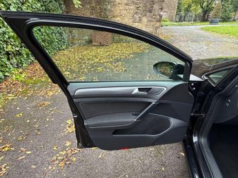 Volkswagen e-Golf 35.8kWh e-Golf Auto 5dr