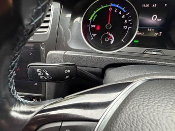 Volkswagen e-Golf 35.8kWh e-Golf Auto 5dr