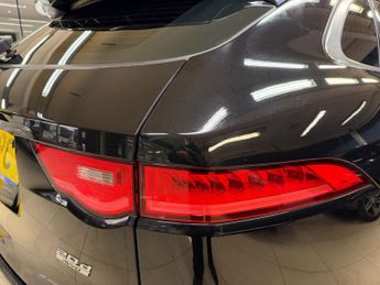 Jaguar F-PACE 2.0 D180 Portfolio Auto AWD Euro 6 (s/s) 5dr