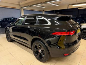 Jaguar F-PACE 2.0 D180 Portfolio Auto AWD Euro 6 (s/s) 5dr
