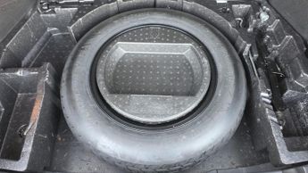 Toyota C-HR 1.8 VVT-h Icon SUV 5dr Petrol Hybrid CVT Euro 6 (s/s) (122 ps)