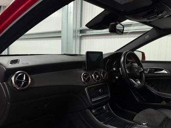 Mercedes-Benz GLA 2.1 GLA200d AMG Line (Premium Plus) 7G-DCT 4MATIC Euro 6 (s/s) 5