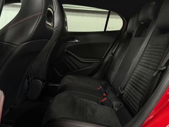 Mercedes-Benz GLA 2.1 GLA200d AMG Line (Premium Plus) 7G-DCT 4MATIC Euro 6 (s/s) 5