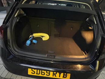Volkswagen e-Golf 35.8kWh e-Golf Auto 5dr