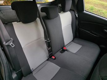 Toyota Yaris 1.5 VVT-h Design E-CVT Euro 6 (s/s) 5dr