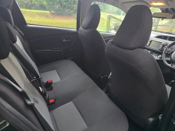 Toyota Yaris 1.5 VVT-h Design E-CVT Euro 6 (s/s) 5dr