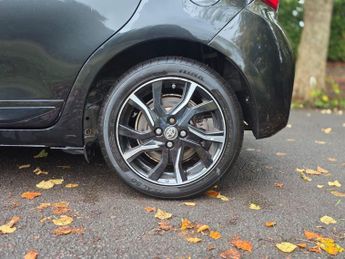 Toyota Yaris 1.5 VVT-h Design E-CVT Euro 6 (s/s) 5dr