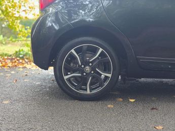 Toyota Yaris 1.5 VVT-h Design E-CVT Euro 6 (s/s) 5dr