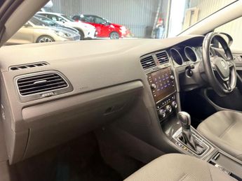 Volkswagen e-Golf 35.8kWh e-Golf Auto 5dr