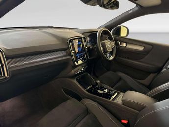 Volvo XC40 2.0 B3 MHEV Plus DCT Auto Euro 6 (s/s) 5dr