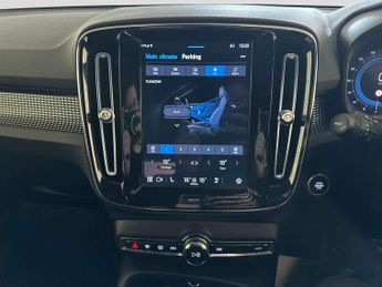 Volvo XC40 2.0 B3 MHEV Plus DCT Auto Euro 6 (s/s) 5dr