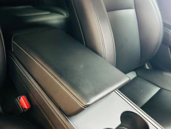 Tesla Model Y (Dual Motor) Performance Auto 4WDE 5dr