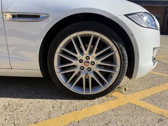 Jaguar XF 2.0d Portfolio Auto AWD Euro 6 (s/s) 4dr